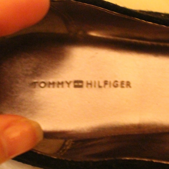 Tommy Hilfiger, Suede flats w/ satin bow - Picture 7 of 10